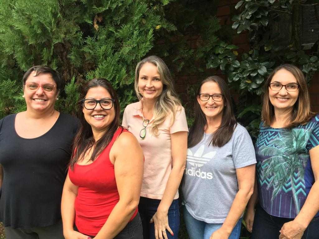 Márcia Wasem (à direta) com sua equipe de mulheres