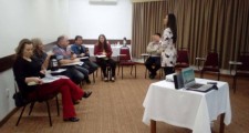 Cinara Dupont debate atendimento em workshop de Santa Maria